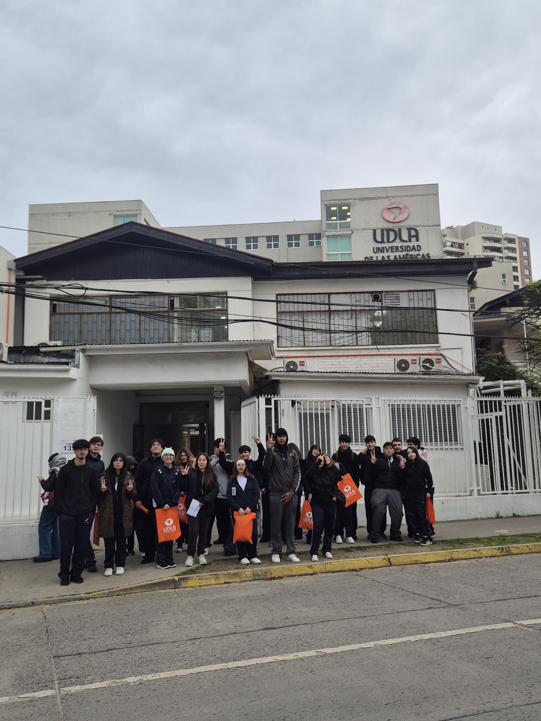 Estudiantes de 4º Medio visitan la UDLA